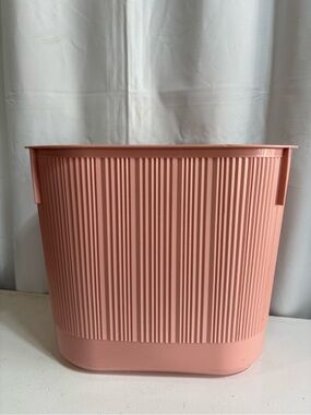 Vintage Rubbermaid Pink ribbed oval garbage can